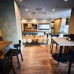 &And Hostel Hommachi East